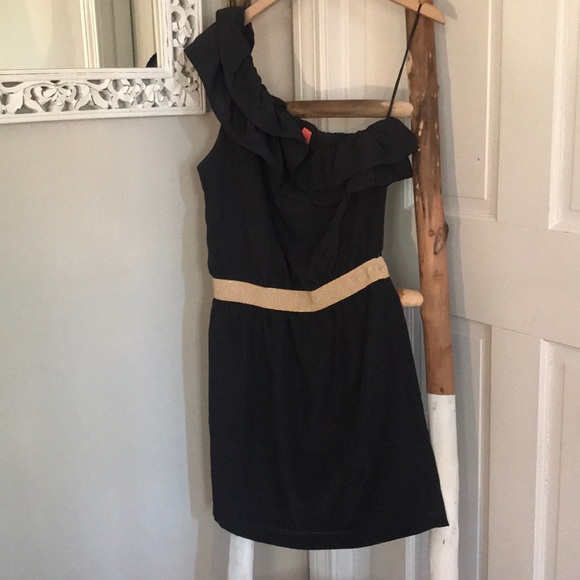 Pretty ruffle one sleeve dress - Picture 1 of 3